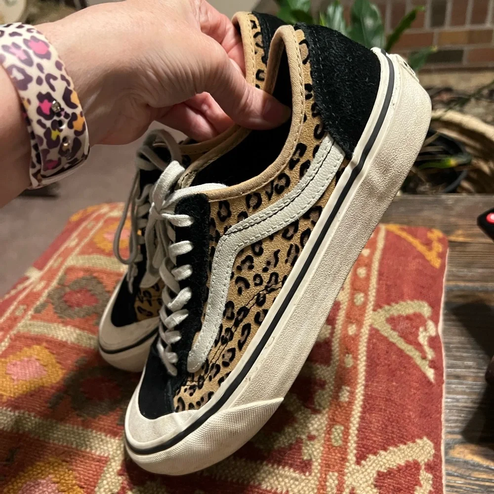 Vans Tan & Black Cheetah Skater Sneakers 9 women 7.5 men - Picture 14 of 14